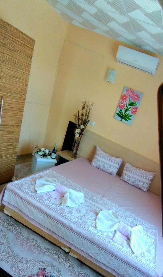 Rose & Water Guest House Pavel Banya Buitenkant foto