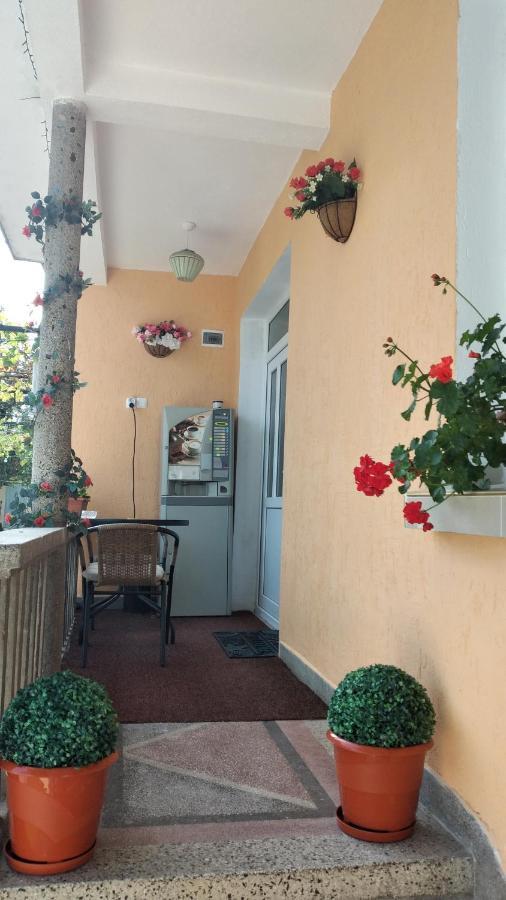Rose & Water Guest House Pavel Banya Buitenkant foto